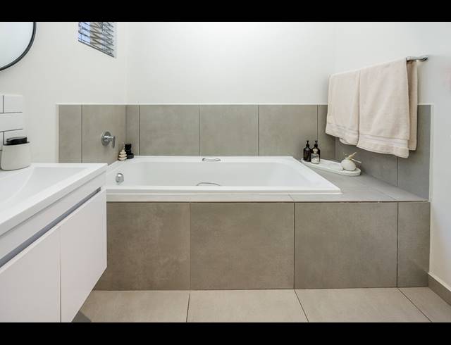 2 BEDROOM APARTMENT FOR SALE IN LANGEBERG RIDGE